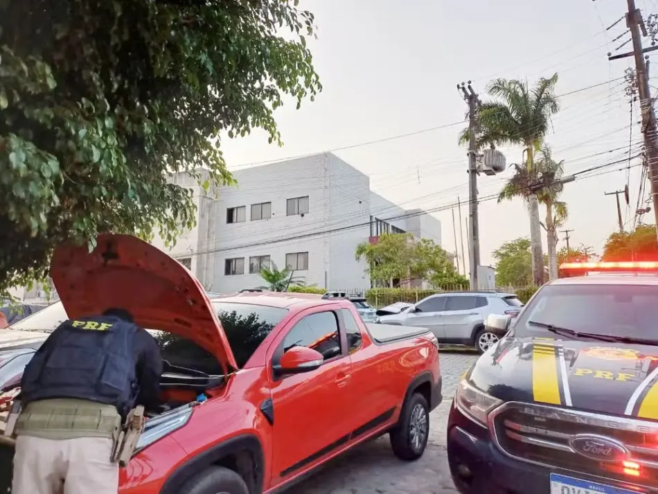 Obra Seguros | Homem presta B.O de roubo para receber dinheiro do seguro e é flagrado pela PRF com veículo com placa adulterada Fonte CQCS